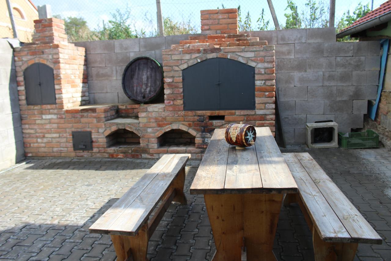 Vinařství Bičian Apartamento Vrbovec Exterior foto